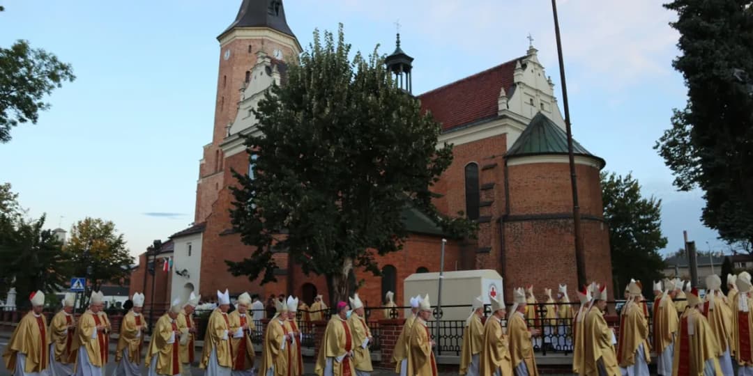 Co to jest Fundusz Kościelny? Finansowanie, cele i kontrowersje wokół dotacji państwowych dla Kościołów w Polsce